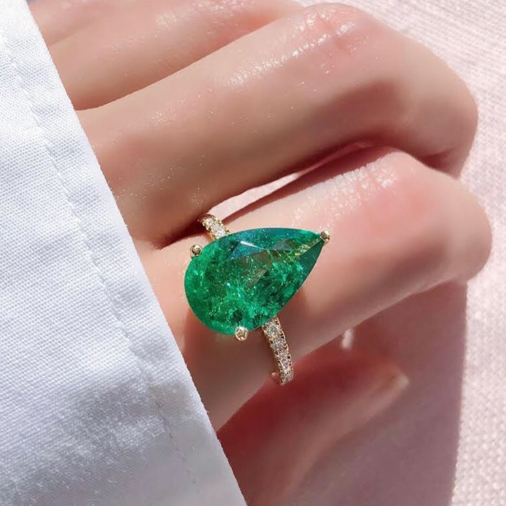 Elegant Teardrop Green Crystal Ring in Gold